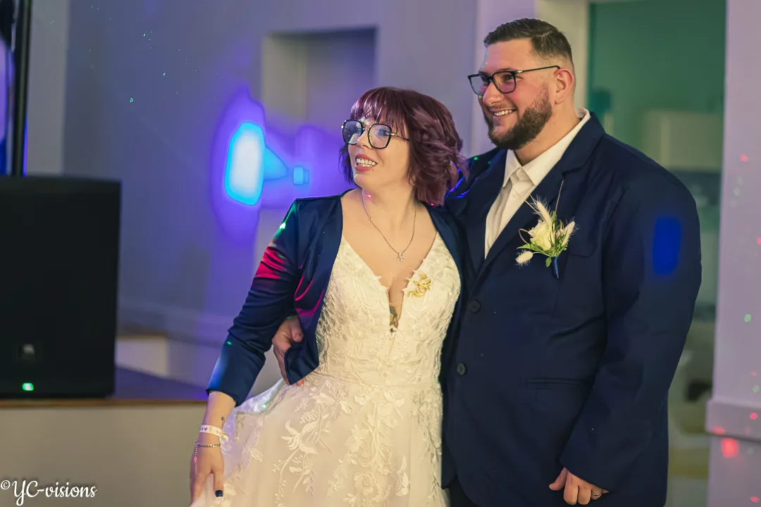 Moment spontané pendant la soirée de mariage